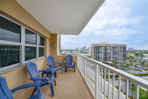 Condominio en venta en Hallandale Beach, Florida, 3 dormitorios, 161.65 m2 № 1290950 - foto 25