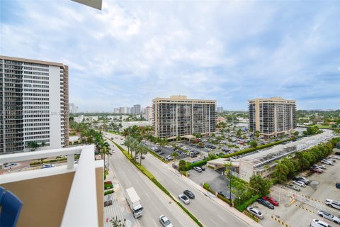 Condo in Hallandale Beach, Florida, 3 bedrooms  № 1290950 - photo 28