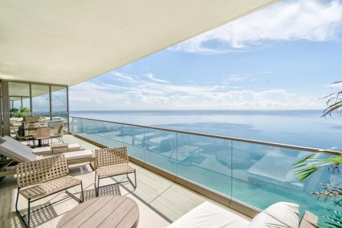 Condominio en alquiler en Sunny Isles Beach, Florida, 4 dormitorios, 249.16 m2 № 1375609 - foto 1