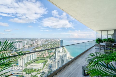 Condominio en alquiler en Sunny Isles Beach, Florida, 4 dormitorios, 249.16 m2 № 1375609 - foto 23