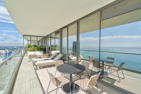 Condominio en alquiler en Sunny Isles Beach, Florida, 4 dormitorios, 249.16 m2 № 1375609 - foto 2