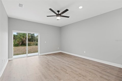 Immobilier commercial à vendre à Port Charlotte, Floride: 6 chambres, 203.92 m2 № 1106308 - photo 4