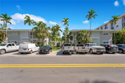 Appartement à louer à Bay Harbor Islands, Floride: 2 chambres, 102.19 m2 № 565015 - photo 4