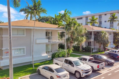 Appartement à louer à Bay Harbor Islands, Floride: 2 chambres, 102.19 m2 № 565015 - photo 30
