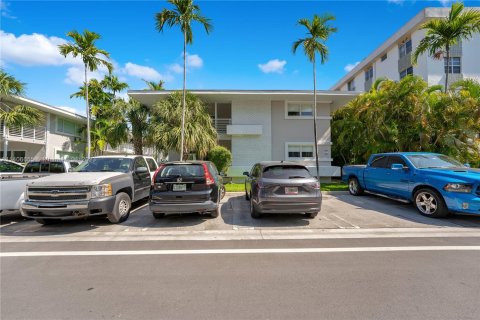 Appartement à louer à Bay Harbor Islands, Floride: 2 chambres, 102.19 m2 № 565015 - photo 3