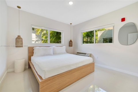 Apartment in Bay Harbor Islands, Florida 2 bedrooms, 102.19 sq.m. № 565015 - photo 25