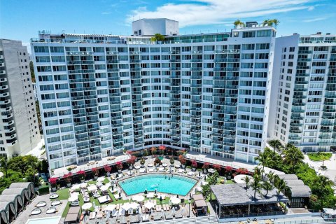 Condo in Miami Beach, Florida, 1 bedroom  № 1141738 - photo 15