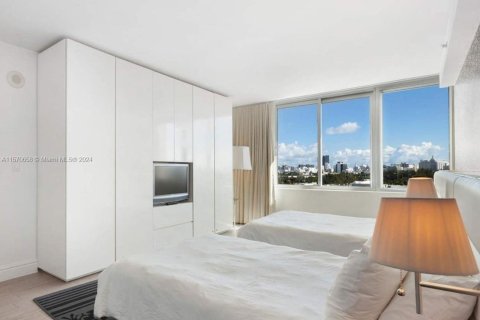 Condo in Miami Beach, Florida, 1 bedroom  № 1141738 - photo 1