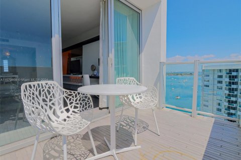 Condo in Miami Beach, Florida, 1 bedroom  № 1141738 - photo 12