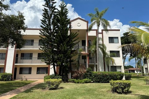 Condominio en venta en Tamarac, Florida, 2 dormitorios, 120.22 m2 № 1384297 - foto 3