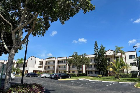 Condominio en venta en Tamarac, Florida, 2 dormitorios, 120.22 m2 № 1384297 - foto 2