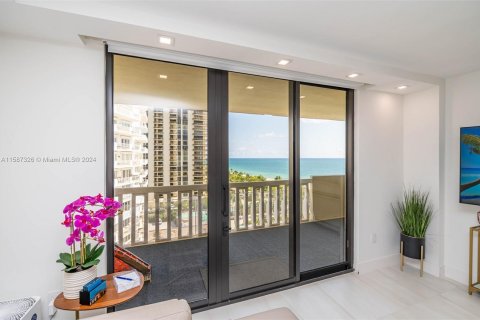 Condominio en venta en Bal Harbour, Florida, 2 dormitorios, 128.95 m2 № 1384261 - foto 12