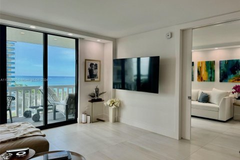 Condominio en venta en Bal Harbour, Florida, 2 dormitorios, 128.95 m2 № 1384261 - foto 2