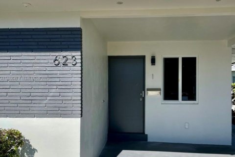 Купить коммерческую недвижимость в Халландейл-Бич, Флорида 191.56м2, № 851259 - фото 3
