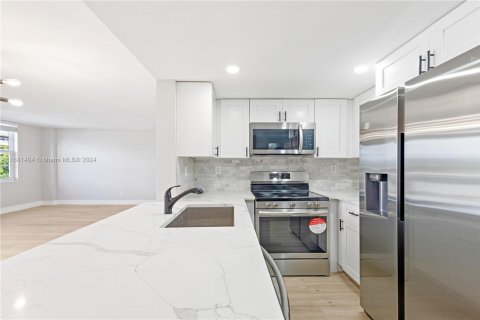 Condo in Fort Lauderdale, Florida, 2 bedrooms  № 1412306 - photo 6