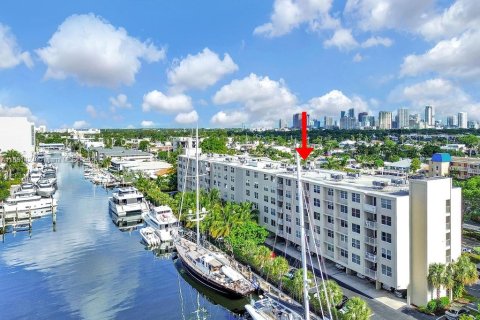 Condo in Fort Lauderdale, Florida, 2 bedrooms  № 1412306 - photo 1