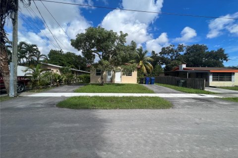 House in Fort Lauderdale, Florida 3 bedrooms, 78.97 sq.m. № 666356 - photo 2