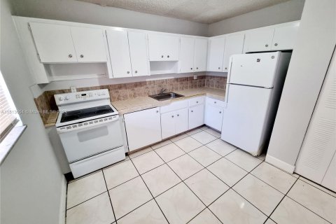 Condominio en venta en Pembroke Park, Florida, 2 dormitorios, 74.32 m2 № 944522 - foto 7