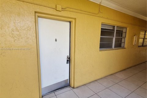 Condominio en venta en Pembroke Park, Florida, 2 dormitorios, 74.32 m2 № 944522 - foto 1