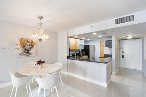 Condominio en venta en Miami, Florida, 2 dormitorios, 148.83 m2 № 944521 - foto 11