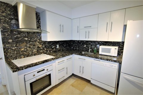 Condominio en venta en Miami Beach, Florida, 2 dormitorios, 96.62 m2 № 944587 - foto 10