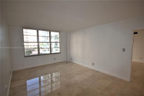 Condominio en venta en Miami Beach, Florida, 2 dormitorios, 96.62 m2 № 944587 - foto 17