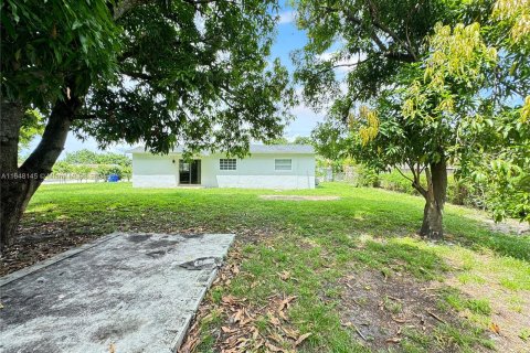 House in Miami Gardens, Florida 3 bedrooms, 94.02 sq.m. № 1331578 - photo 16