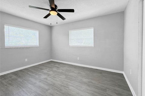 Casa en venta en Miami Gardens, Florida, 3 dormitorios, 94.02 m2 № 1331578 - foto 9