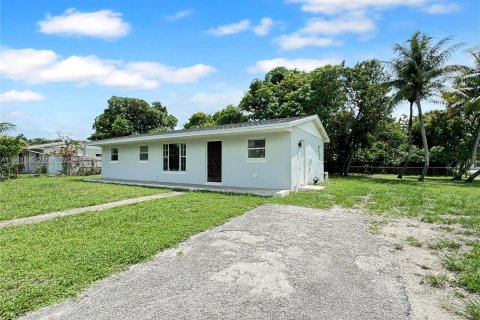 Villa ou maison à vendre à Miami Gardens, Floride: 3 chambres, 94.02 m2 № 1331578 - photo 12