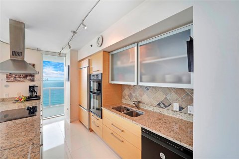 Condo in Hallandale Beach, Florida, 3 bedrooms  № 1331575 - photo 5