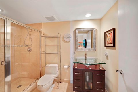 Condo in Hallandale Beach, Florida, 3 bedrooms  № 1331575 - photo 27