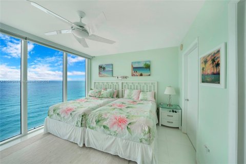 Condo in Hallandale Beach, Florida, 3 bedrooms  № 1331575 - photo 23