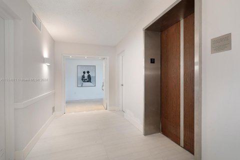 Condominio en venta en Key Biscayne, Florida, 2 dormitorios, 174.19 m2 № 1078711 - foto 2