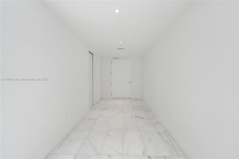 Condo in Miami, Florida, 4 bedrooms  № 876147 - photo 11