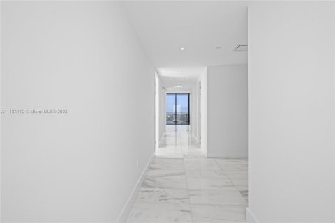 Condo in Miami, Florida, 4 bedrooms  № 876147 - photo 26