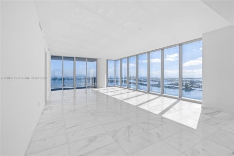 Condo in Miami, Florida, 4 bedrooms  № 876147 - photo 24