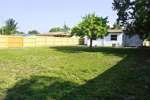House in Delray Beach, Florida 3 bedrooms, 90.95 sq.m. № 1206844 - photo 12