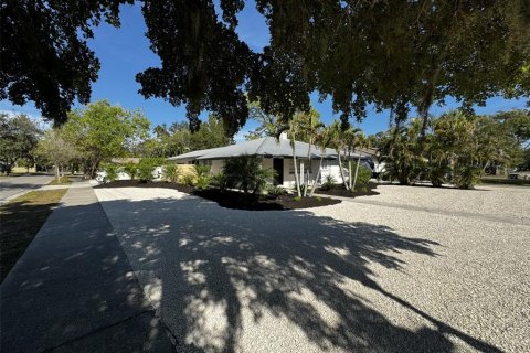 Villa ou maison à louer à Sarasota, Floride: 2 chambres, 131.92 m2 № 867251 - photo 1