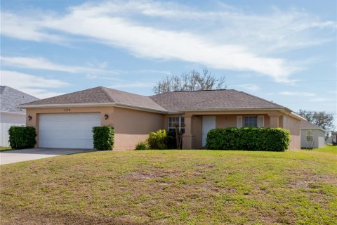 House in Cape Coral, Florida 3 bedrooms, 131.74 sq.m. № 1007782 - photo 1