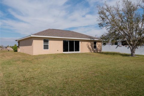 House in Cape Coral, Florida 3 bedrooms, 131.74 sq.m. № 1007782 - photo 4