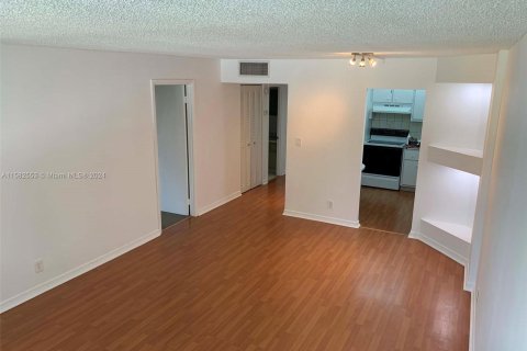 Condo in Hollywood, Florida, 1 bedroom  № 1170456 - photo 7