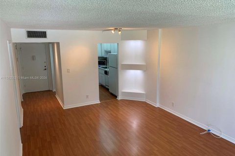 Condo in Hollywood, Florida, 1 bedroom  № 1170456 - photo 10