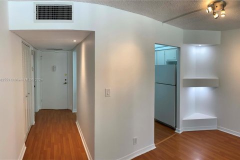 Condo in Hollywood, Florida, 1 bedroom  № 1170456 - photo 12