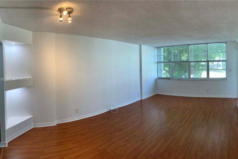 Condo in Hollywood, Florida, 1 bedroom  № 1170456 - photo 5