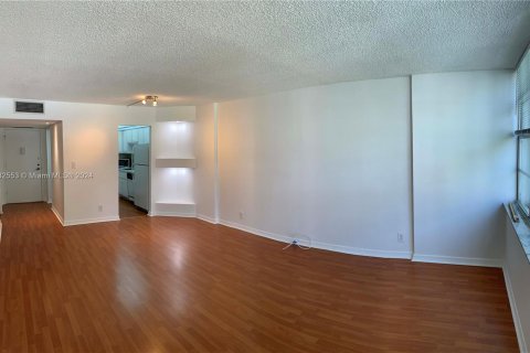 Condo in Hollywood, Florida, 1 bedroom  № 1170456 - photo 11