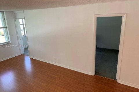 Condo in Hollywood, Florida, 1 bedroom  № 1170456 - photo 4