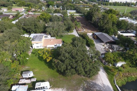Villa ou maison à vendre à Davie, Floride: 3 chambres, 676.14 m2 № 880659 - photo 16