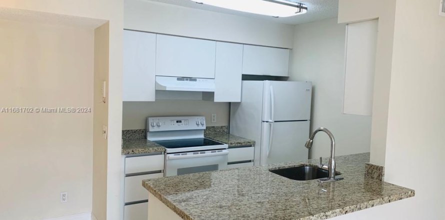 Condo in Pembroke Pines, Florida, 2 bedrooms  № 1413484