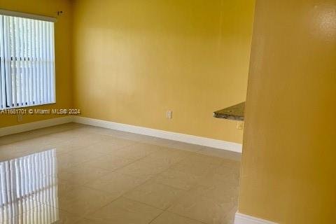 Condo in Pembroke Pines, Florida, 2 bedrooms  № 1413485 - photo 7