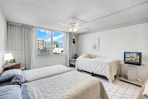 Copropriété à vendre à Hallandale Beach, Floride: 1 chambre, 120.77 m2 № 1080903 - photo 16